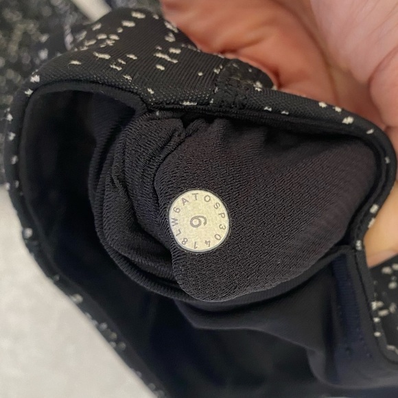 Lululemon || Rebel Runner Crop Magnetized Jacquard Black White Luxtreme 6 - Picture 9 of 13